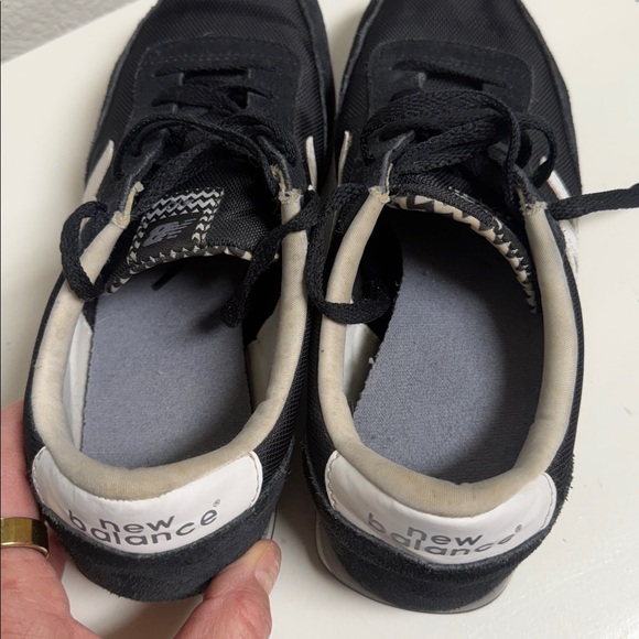 New Balance 410 Retro Black and White Light Weight Sneakers EUC - Picture 10 of 16